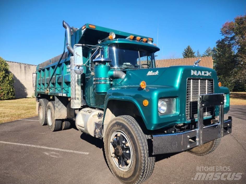 Mack 690S Sklápěče