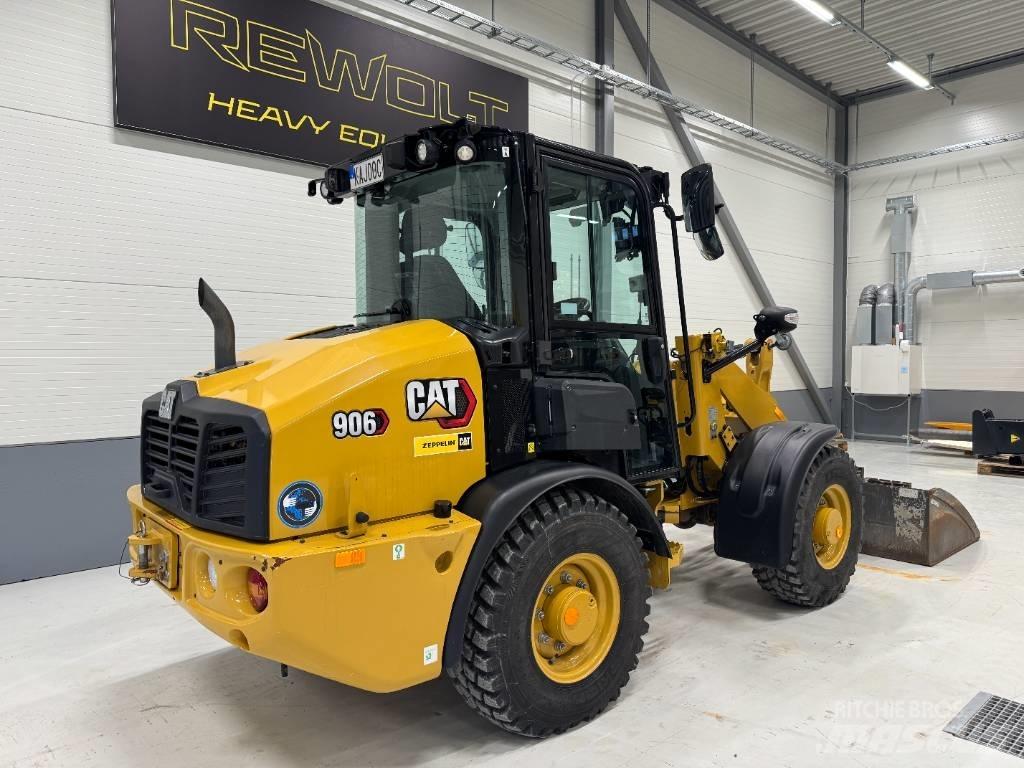 CAT 906 Kolové nakladače
