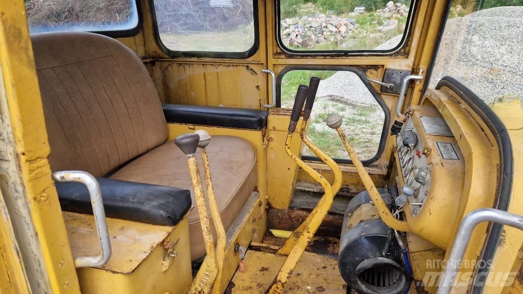 CAT D 4 D Pásové dozery