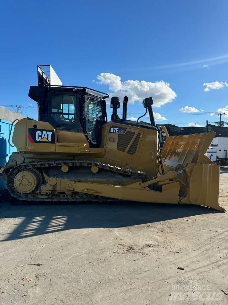 CAT D 7 E LGP Pásové dozery