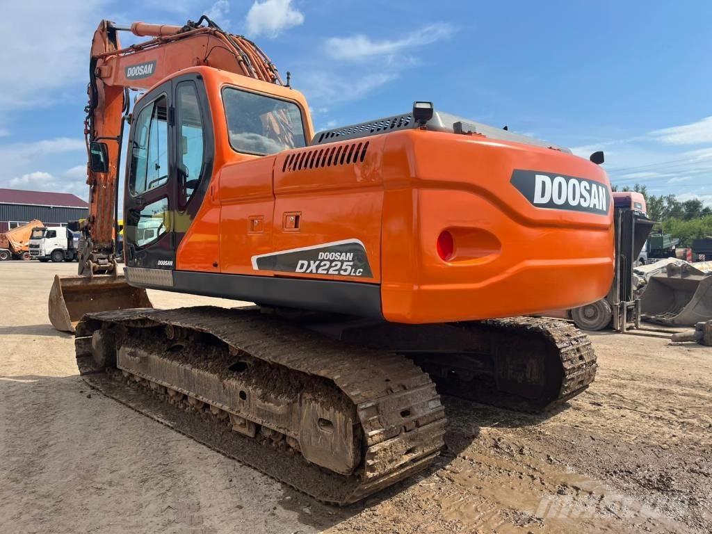 Doosan DX 225 LC Pásová rýpadla