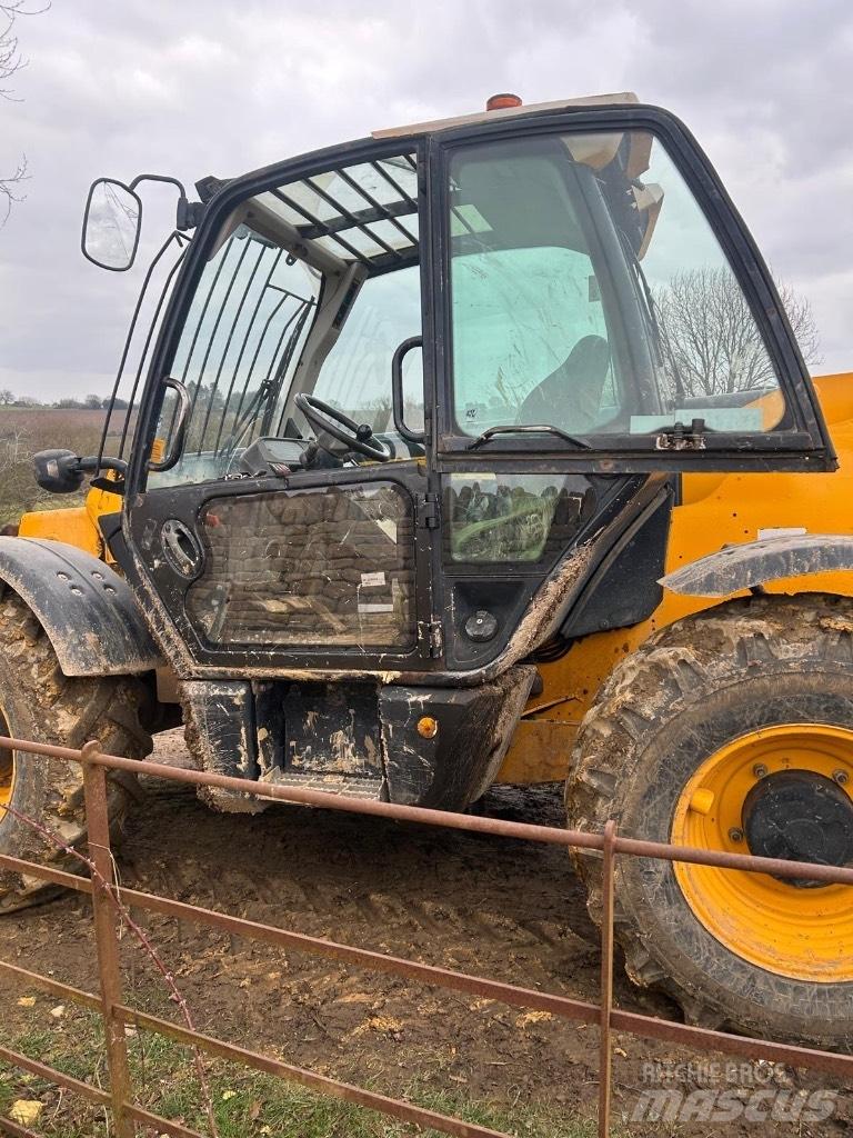 JCB 535-95 Pásová rýpadla