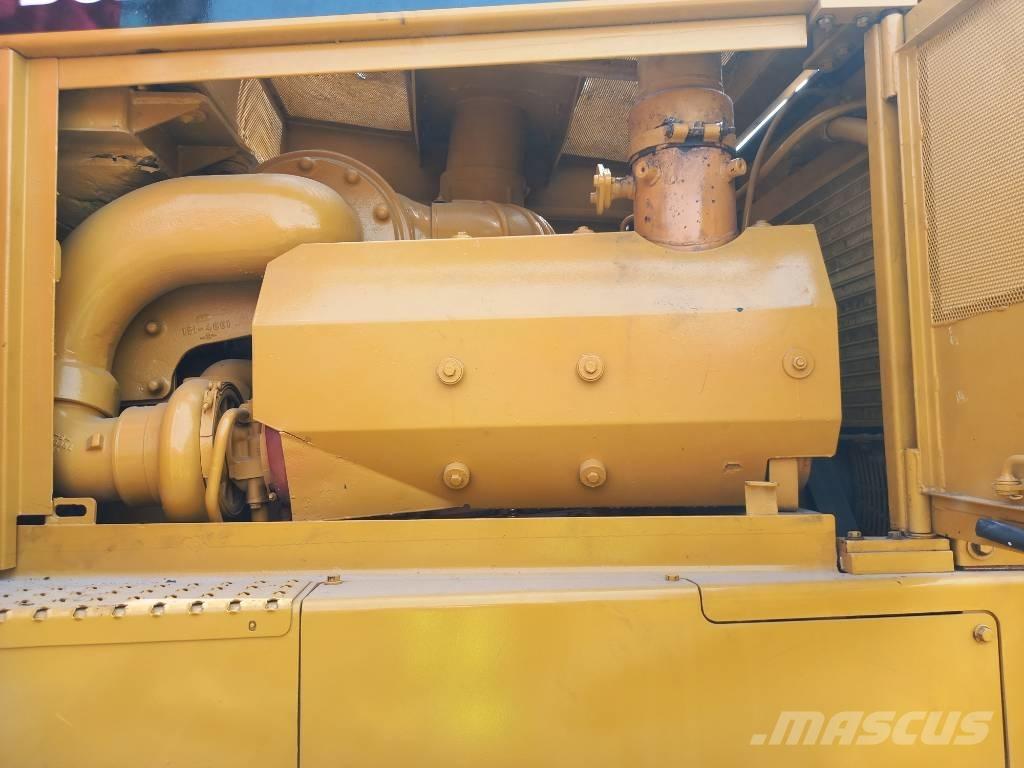 CAT D8R (Abu Dhabi) Pásové dozery