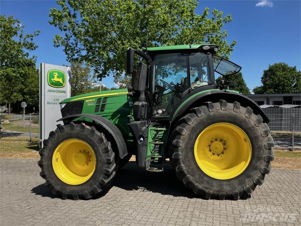 John Deere 6230R Traktory