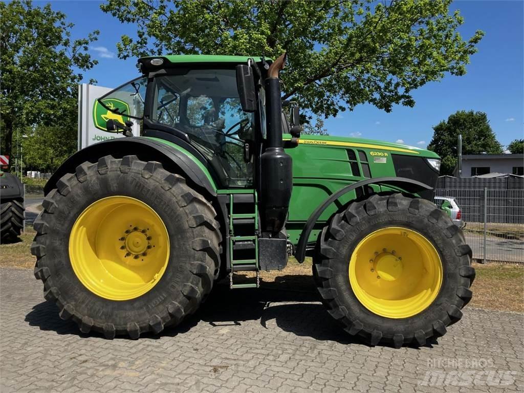 John Deere 6230R Traktory