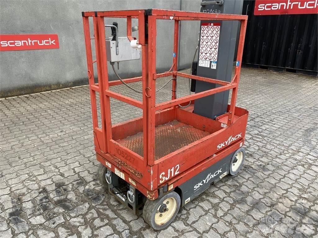 SkyJack SJ12 Vertikální sloupové výtahy