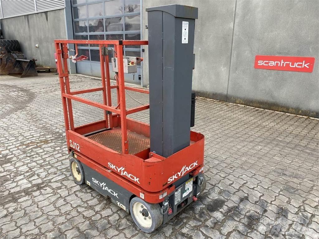 SkyJack SJ12 Vertikální sloupové výtahy