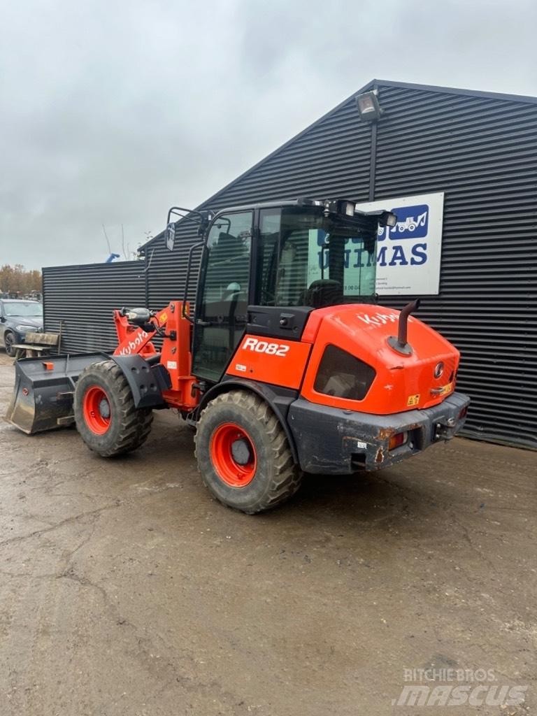 Kubota R 082 Kolové nakladače