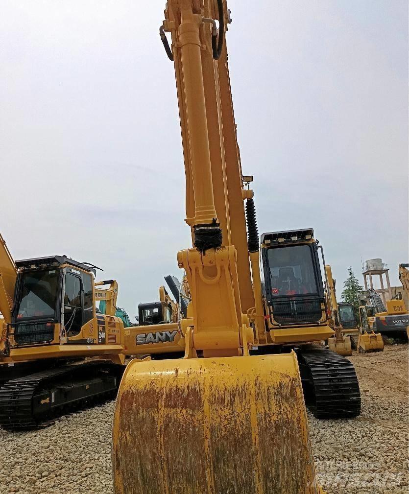 Komatsu PC 210 LC Pásová rýpadla