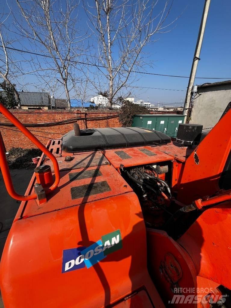 Doosan DH 225 LC-7 Pásová rýpadla