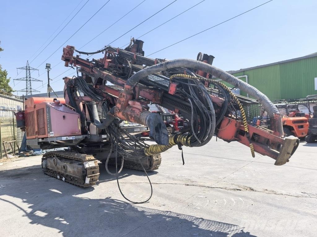 Sandvik DX 800 Povrchové vrtací stroje