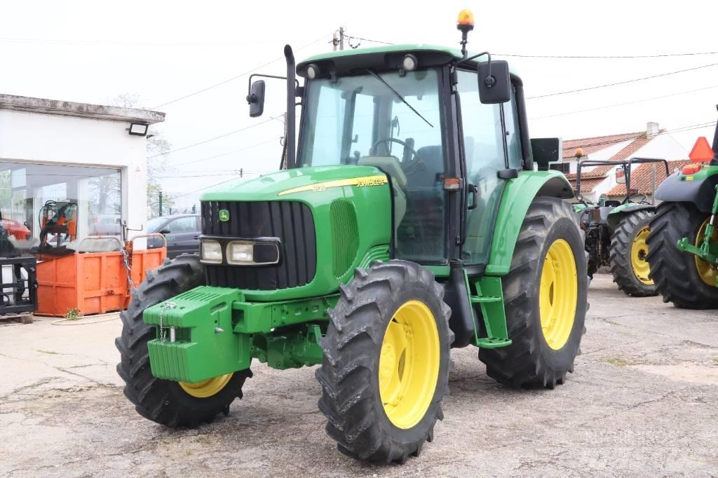 John Deere 6120 Traktory