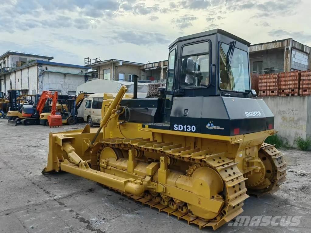Shantui SD130 Pásové dozery