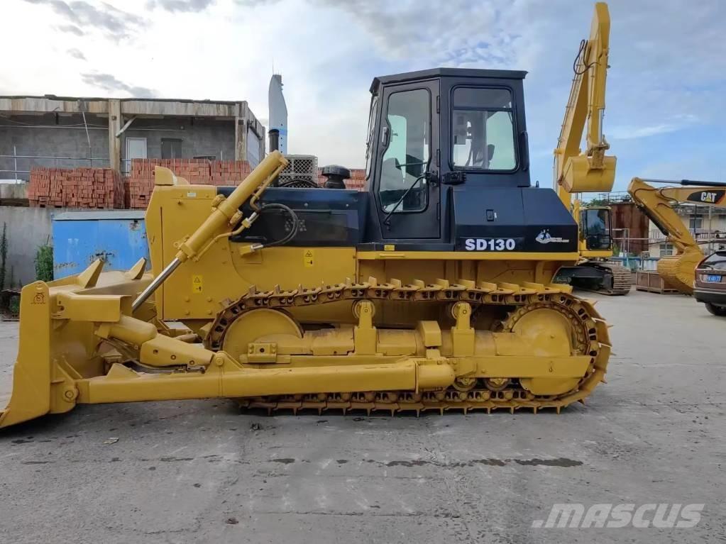 Shantui SD130 Pásové dozery