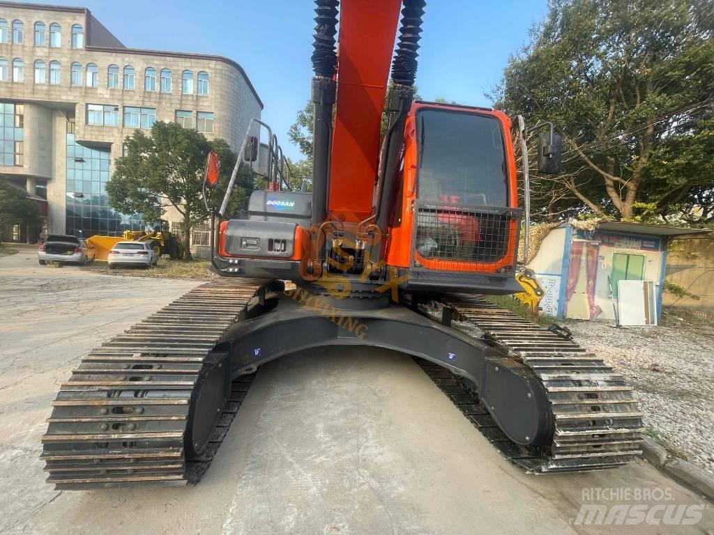 Doosan DX 300 Pásová rýpadla