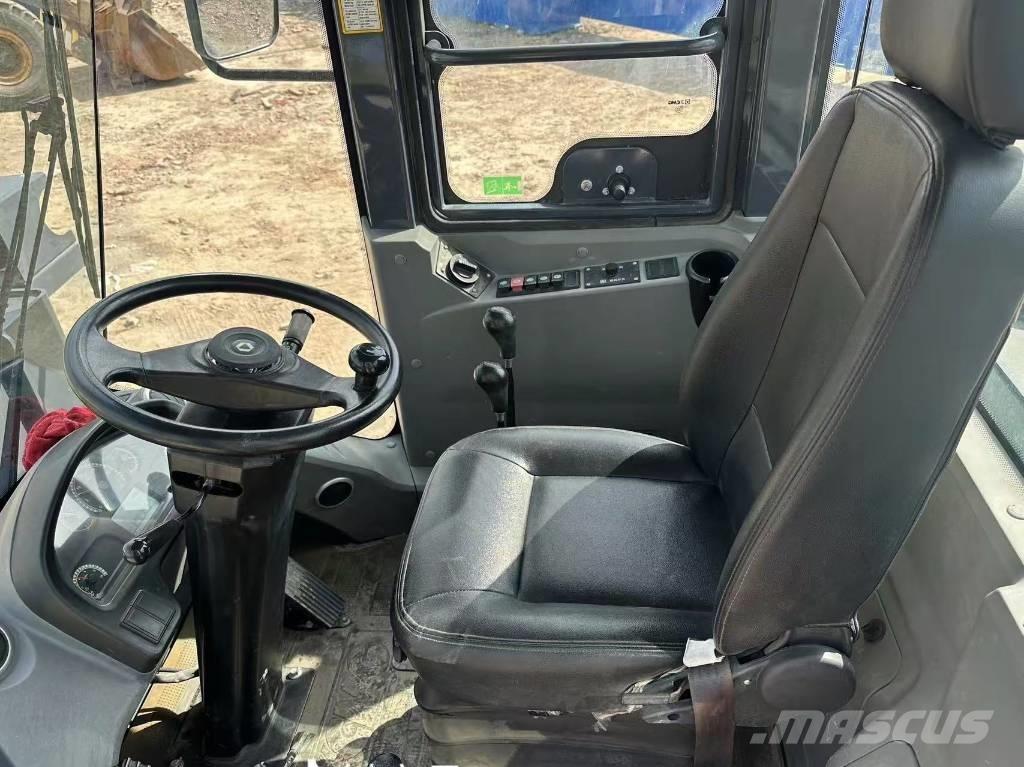 XCMG LW 300 FV Kolové nakladače