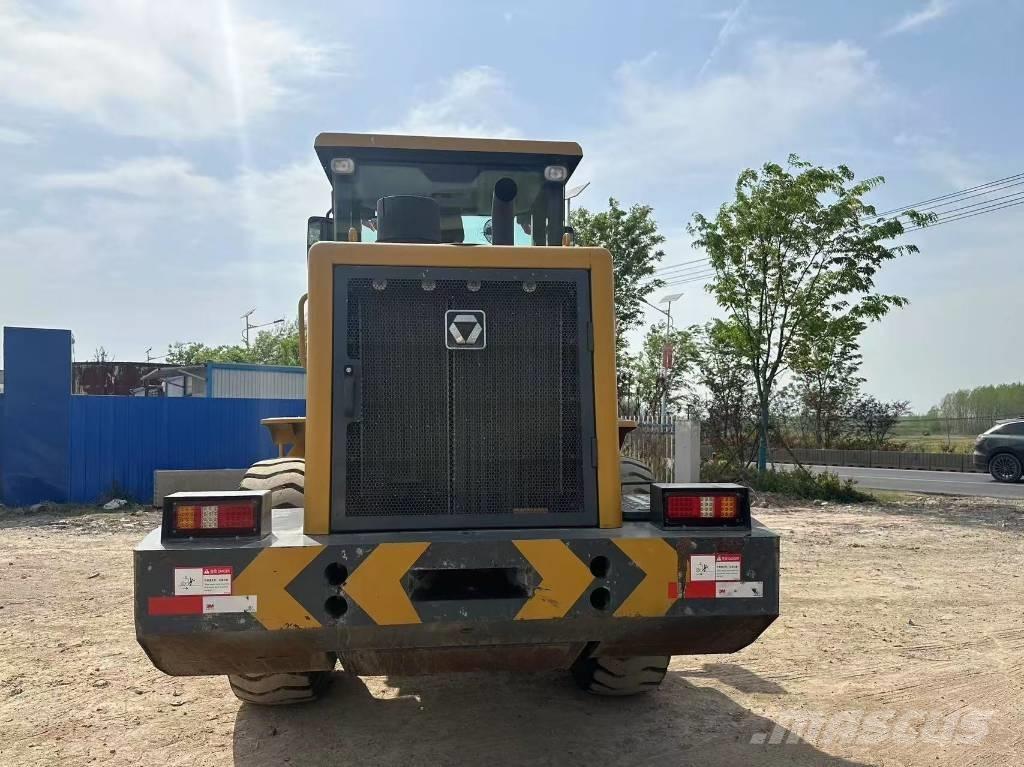 XCMG LW 300 FV Kolové nakladače