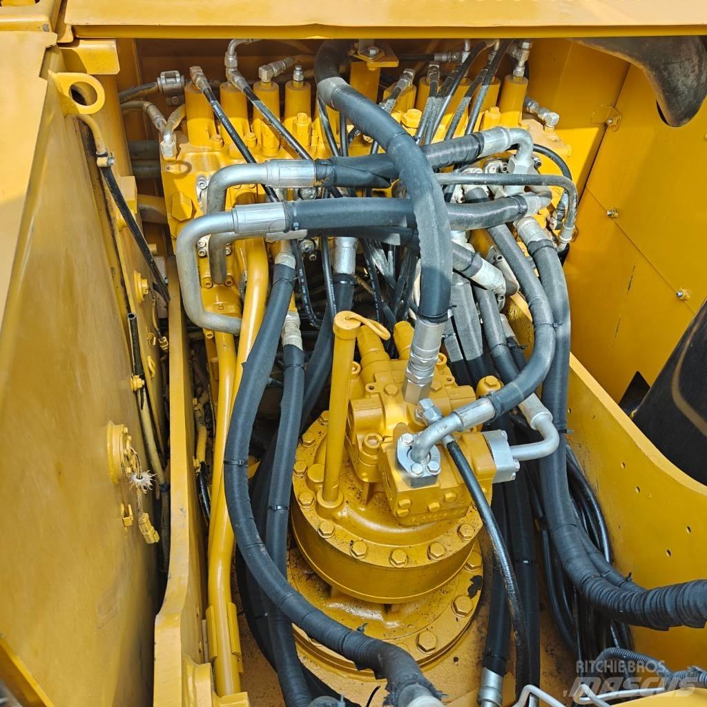 CAT 323 D L Pásová rýpadla