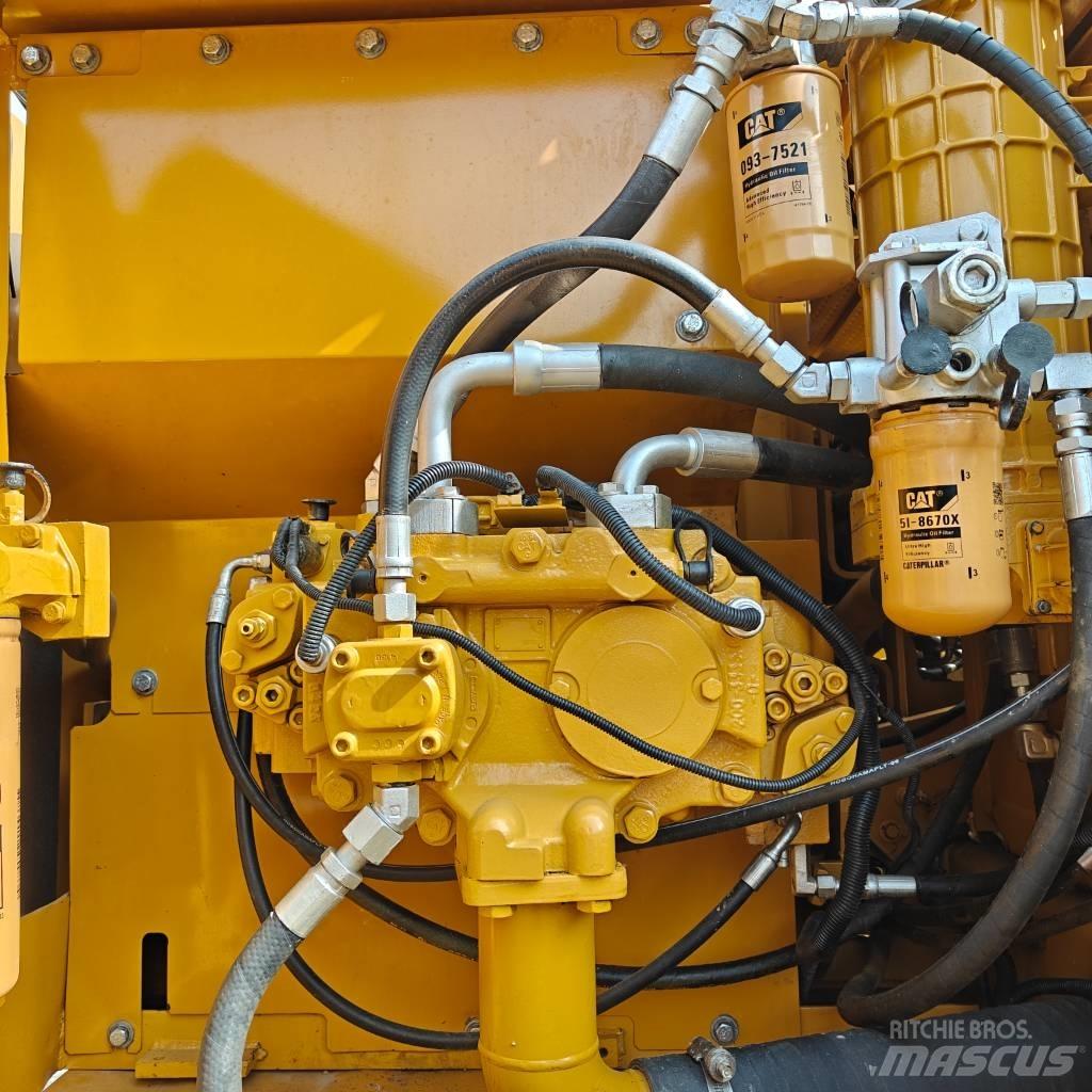 CAT 323 D L Pásová rýpadla