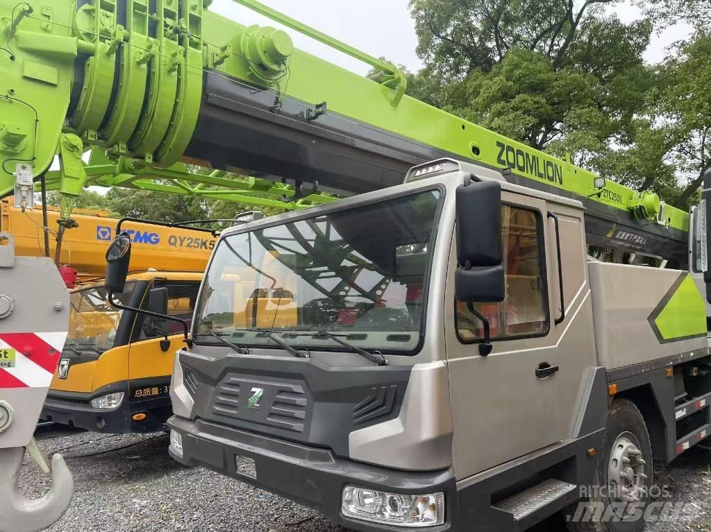 Zoomlion 25 ton Univerzální terénní jeřáby