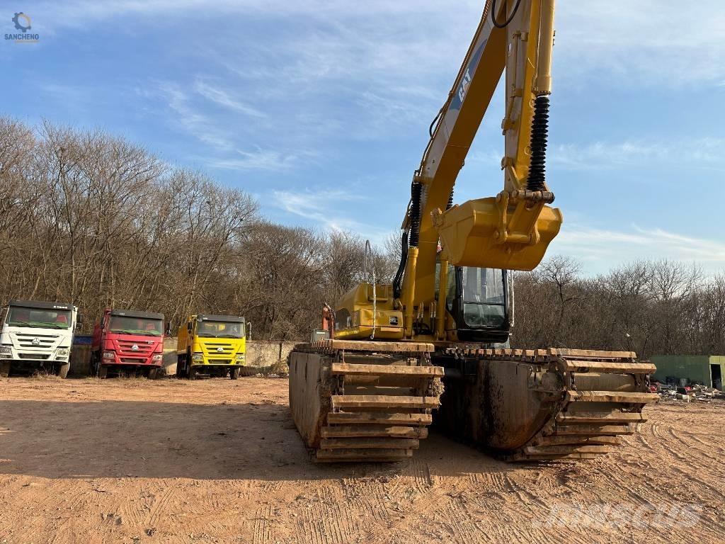 CAT 320CL Obojživelná rypadla