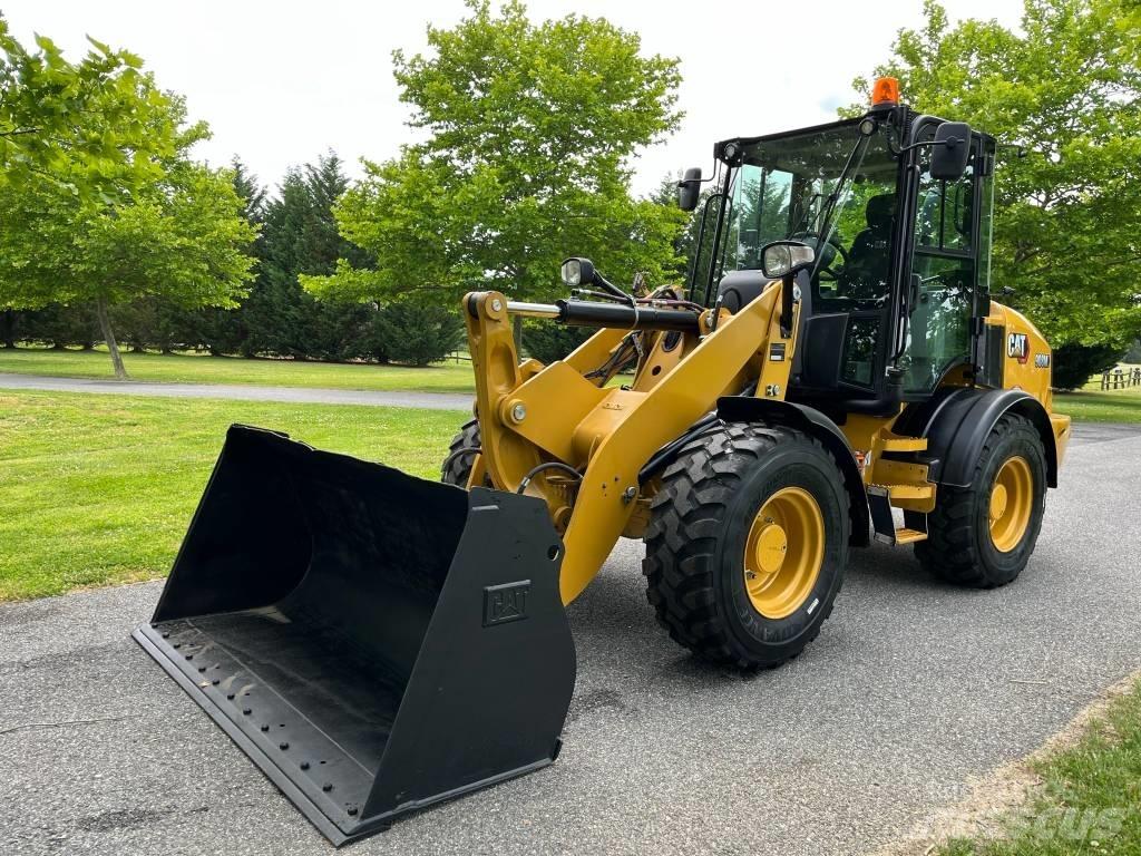 CAT 908M Kolové nakladače