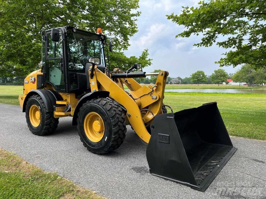 CAT 908M Kolové nakladače