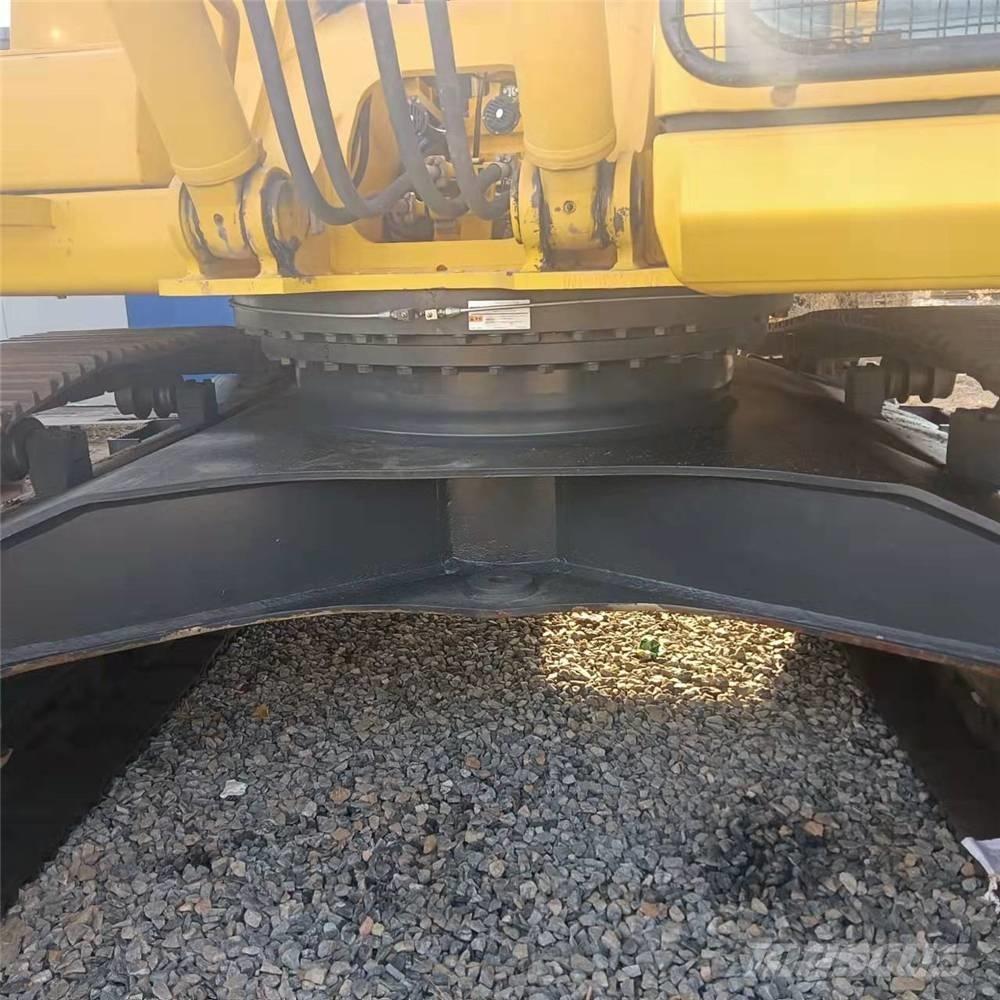 Komatsu PC350-7 Pásová rýpadla