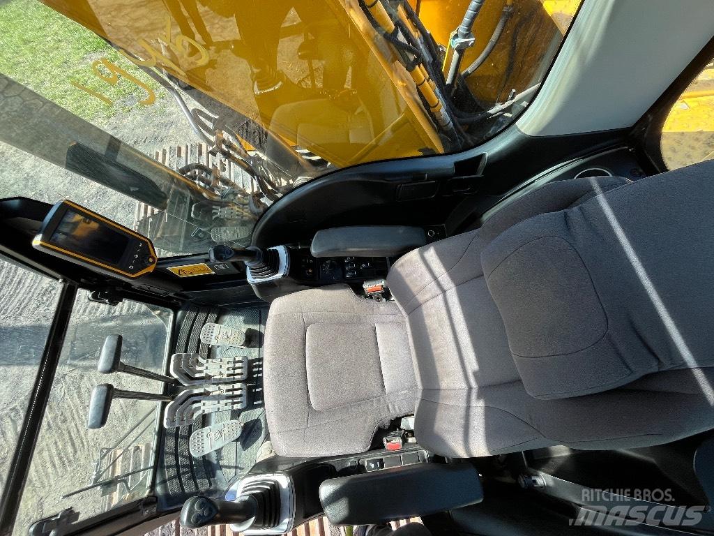JCB JS 220 LC Pásová rýpadla