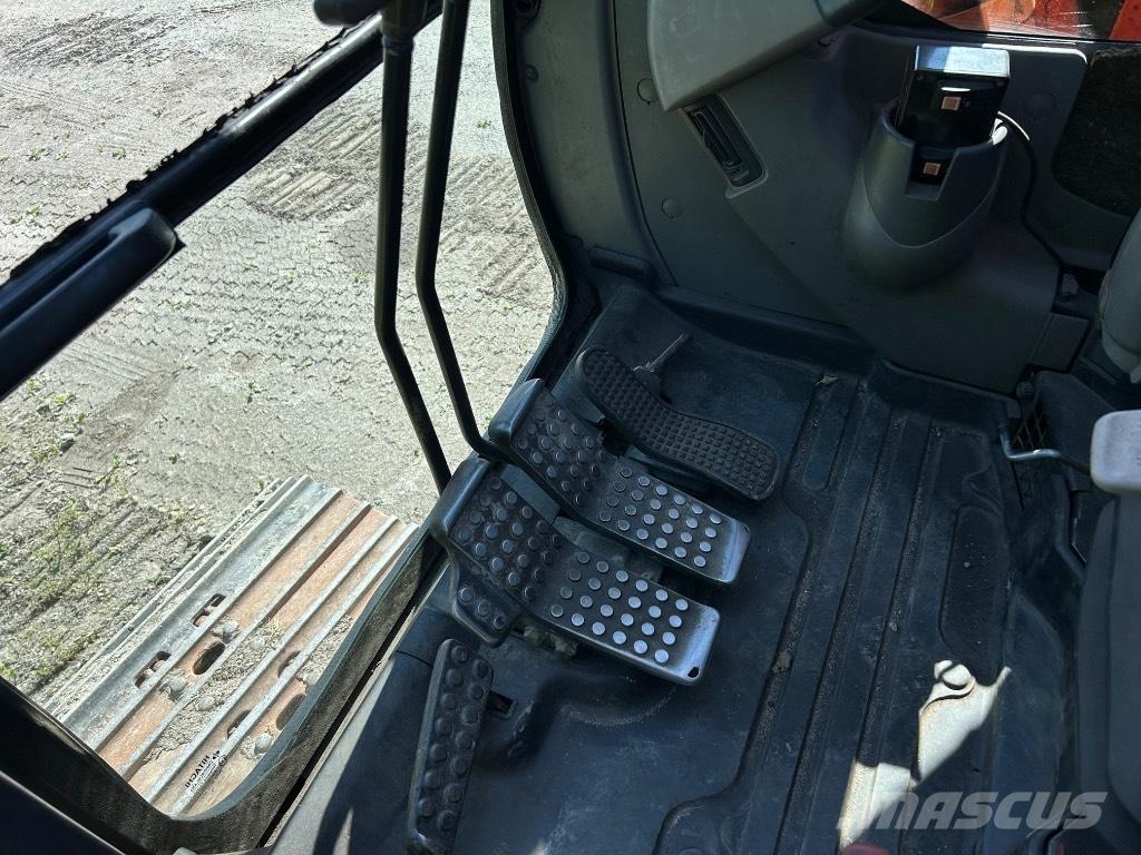 Hitachi ZX 135 US Pásová rýpadla
