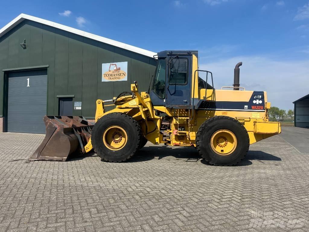 Komatsu WA 320-1 Kolové nakladače