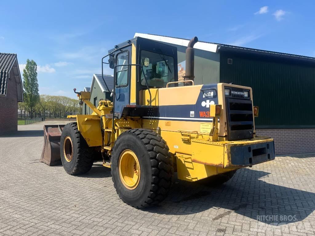 Komatsu WA 320-1 Kolové nakladače