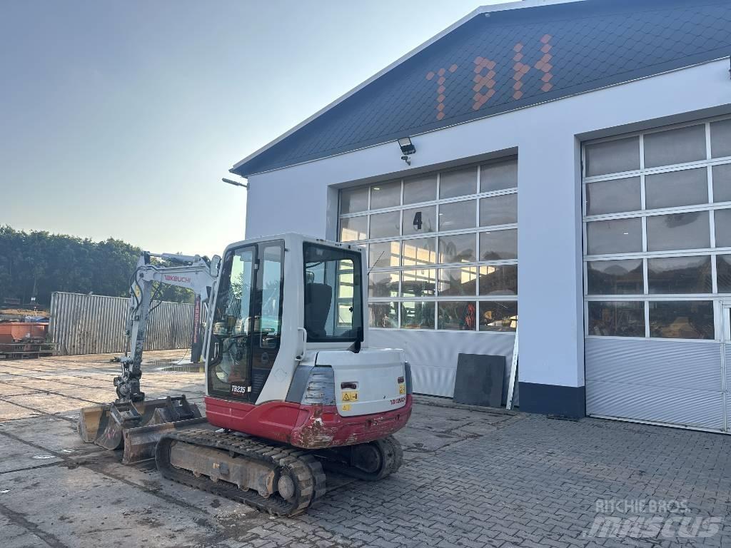Takeuchi TB 235 Mini rýpadla < 7t