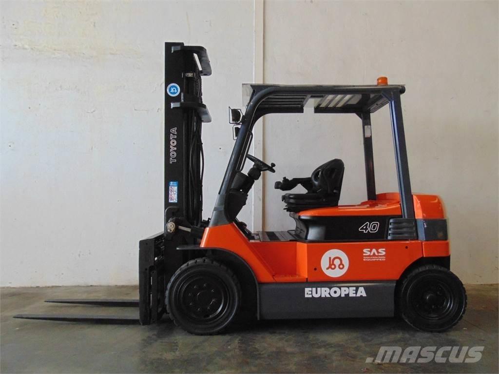 Toyota 7FBMF40 Akumulátorové vozíky