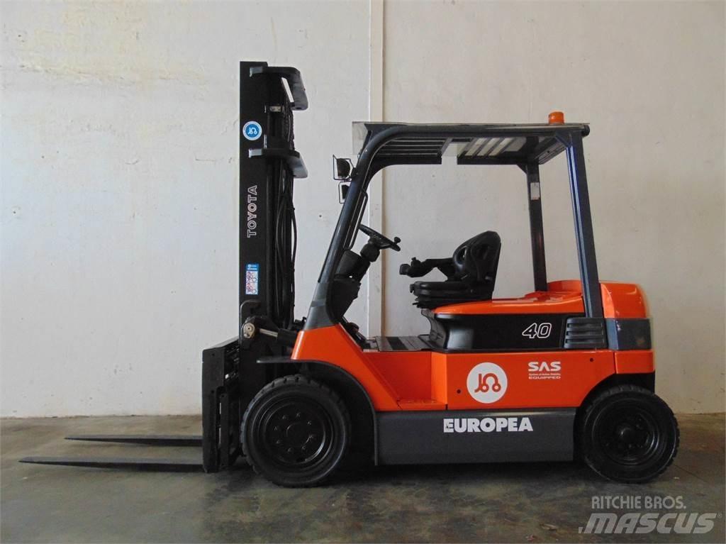 Toyota 7FBMF40 Akumulátorové vozíky