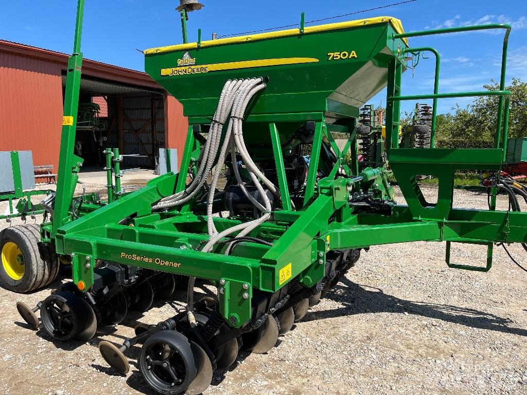 John Deere 750 A Mechanické secí stroje