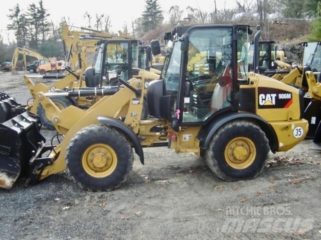 CAT 906 M Kolové nakladače