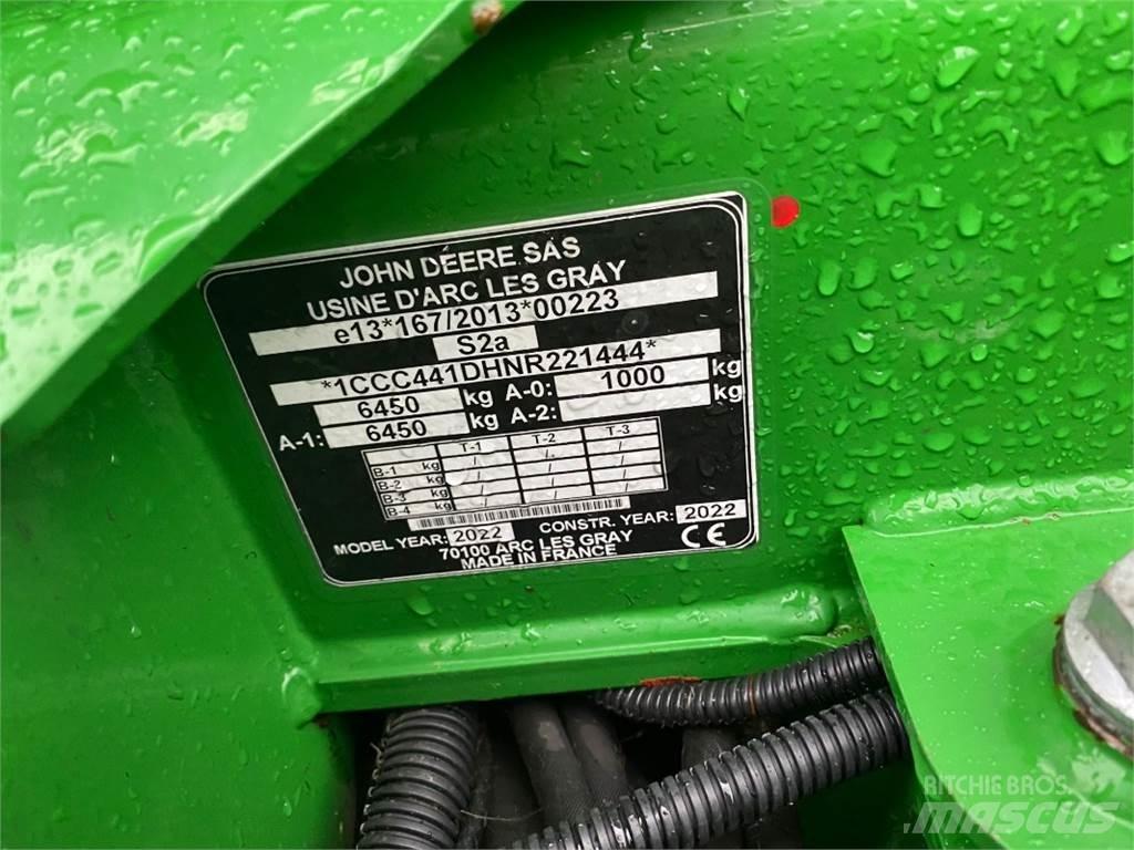 John Deere C441R Další