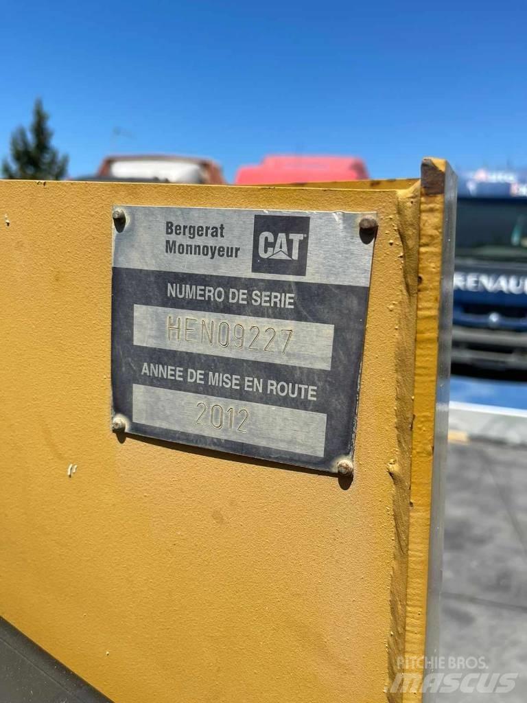 CAT 236 B Smykem řízené nakladače