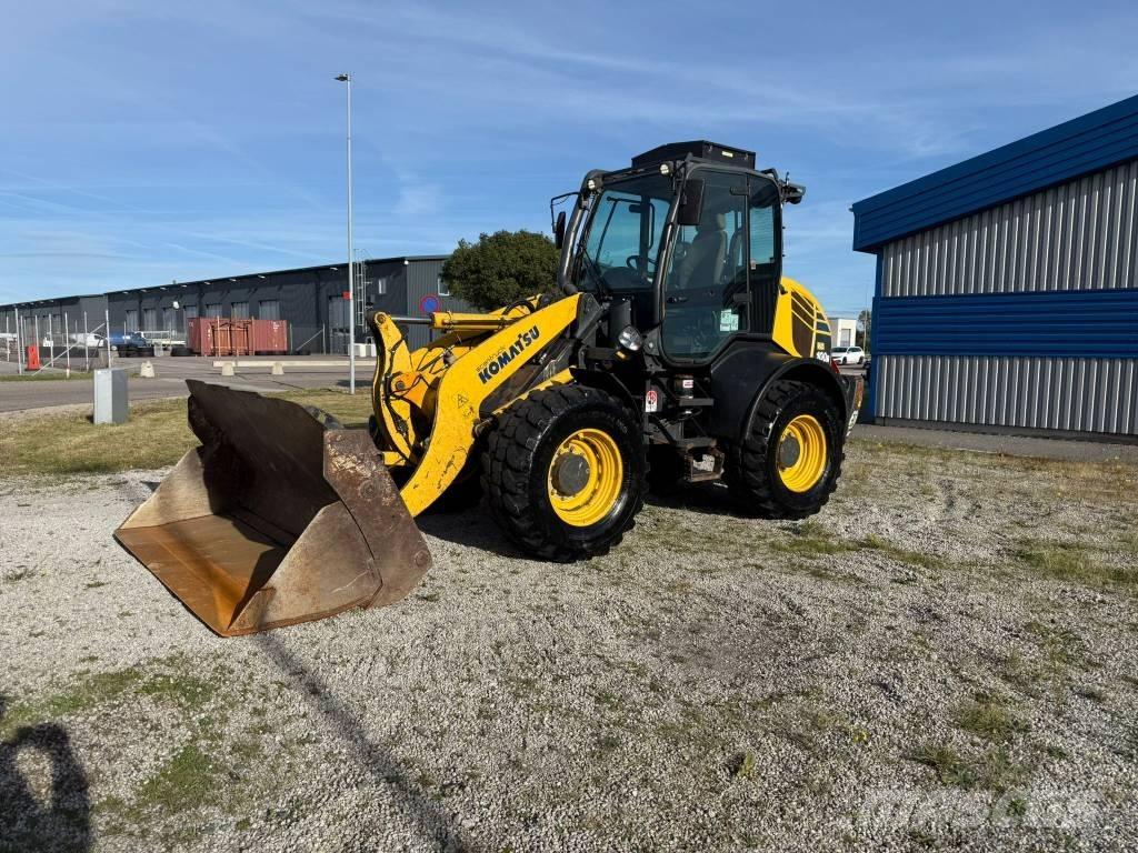 Komatsu WA 100M-7 Kolové nakladače