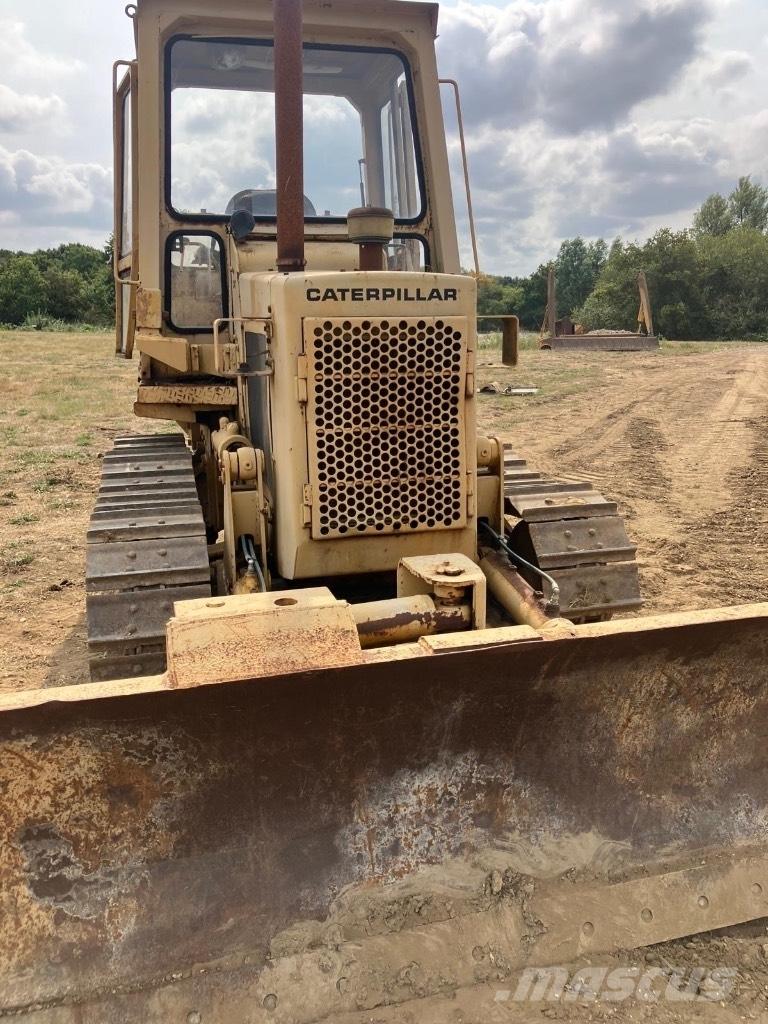 CAT D 3 B Pásové dozery