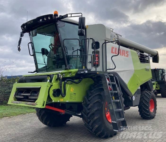 CLAAS TRION 530 Sklízecí mlátičky