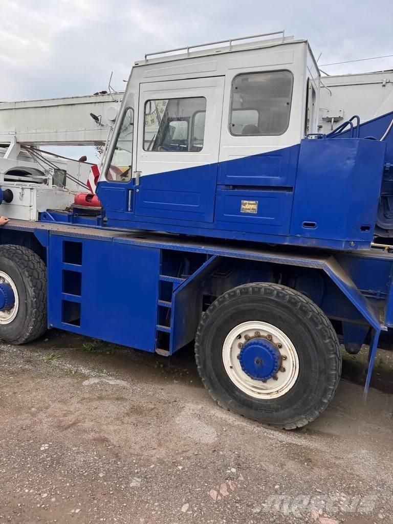 Tadano AR 300E Autojeřáby, hydraulické ruky