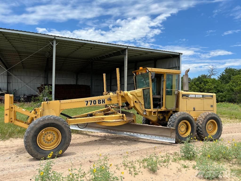 John Deere 770 BH Grejdry