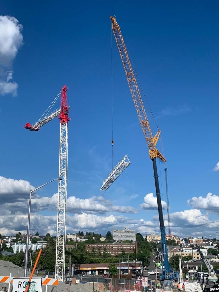 Liebherr 390 HC Stavební jeřáby
