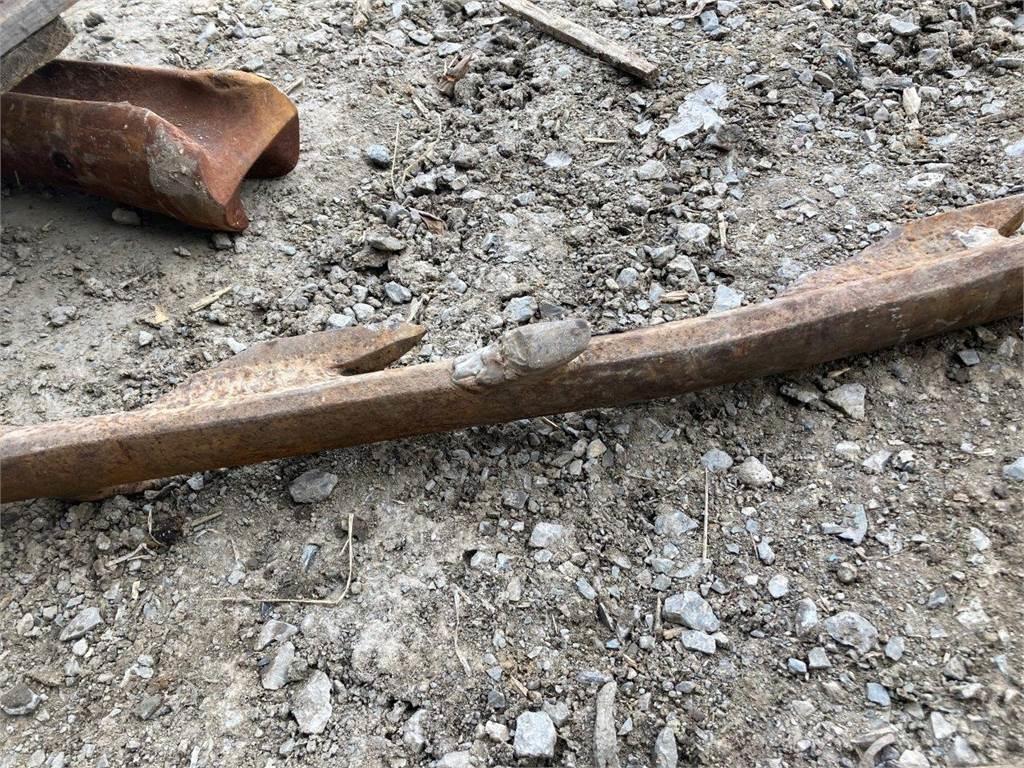  Aftermarket Příslušenství a náhradní díly k vrtným zařízením