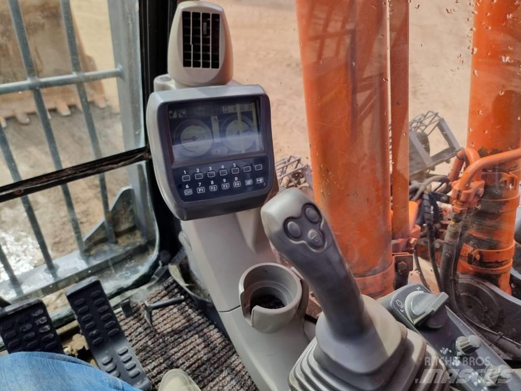 Hitachi ZX 250 LC-3 Pásová rýpadla