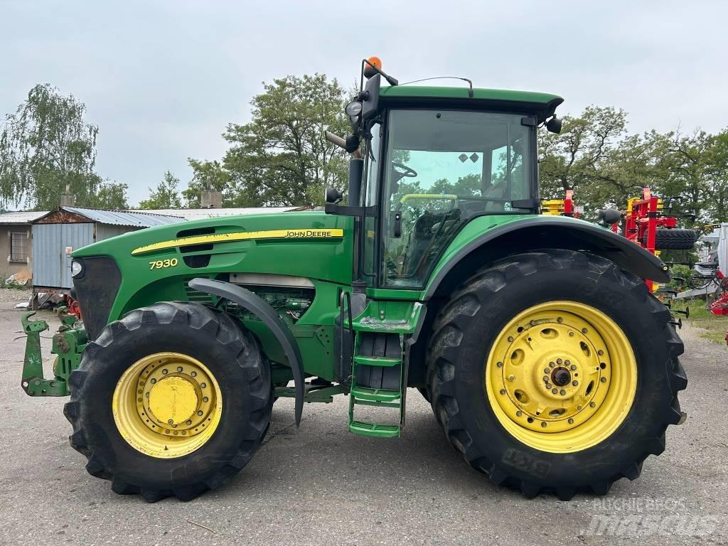 John Deere 7930 Traktory