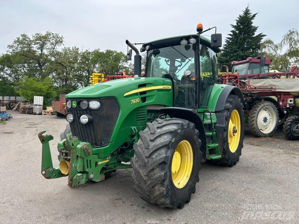 John Deere 7930 Traktory