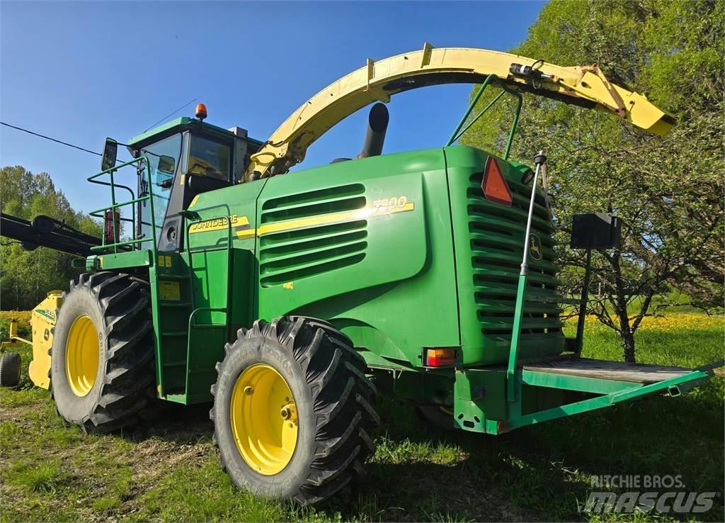 John Deere 7300 Samojízdné sekačky